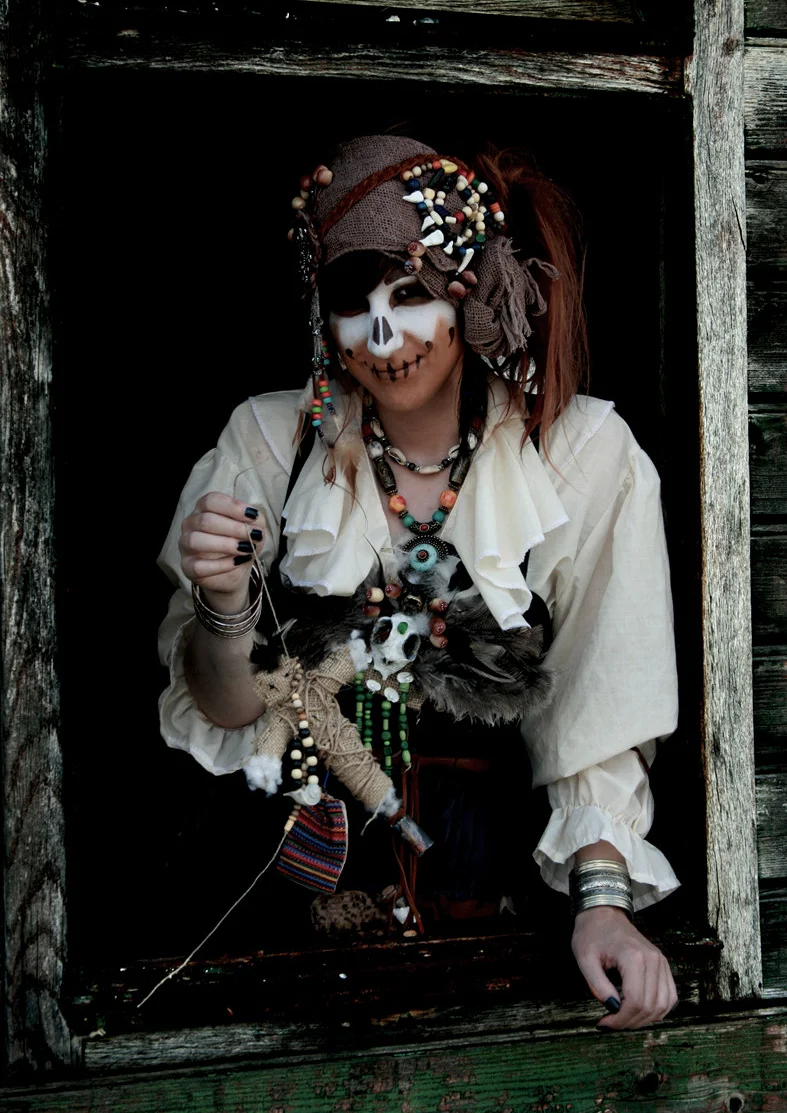 Cosplay-Cover: Voodoopriesterin