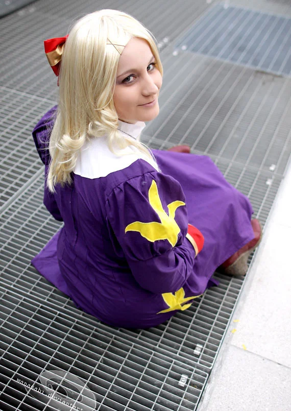 Cosplay-Cover: Female Priest