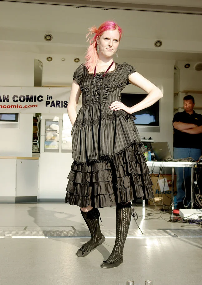 Cosplay-Cover: BlackPeaceNOW - Model
