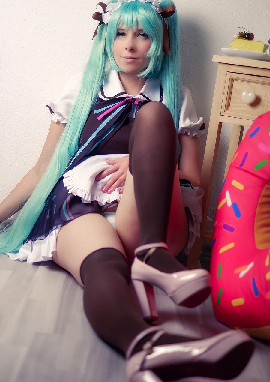 Cosplay-Cover: Miku Hatsune (2019 Maid Dress)