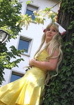 Cosplay-Cover: Chii (yellow dress)