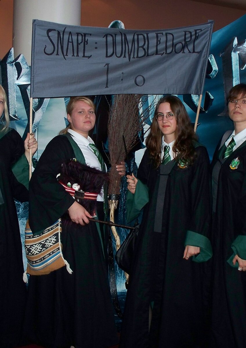 Cosplay-Cover: Slytherin Schülerin