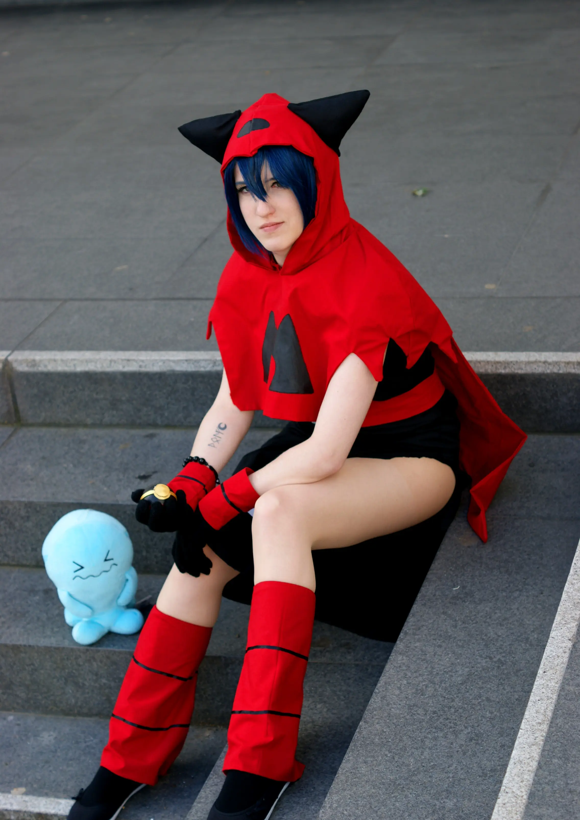 Cosplay-Cover: Team Magma Vorstand Jördis/Kagari