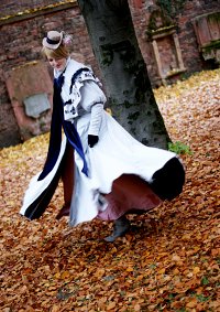 Cosplay-Cover: Edith Sharpe - Grey Dress Coat