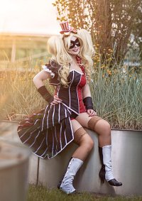 Cosplay-Cover: Harley Quinn [Alternate Victorian]
