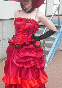 Cosplay-Cover: Madame Red Ballkleid