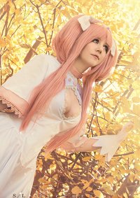 Cosplay-Cover: Madoka Kaname [Goddess]