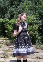 Cosplay-Cover: Noten-Lolita schwarz-weiß