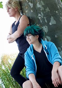 Cosplay-Cover: Izuku Midoriya - Casual 'All Might Hoodie'