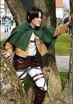 Cosplay-Cover: Eren Jäger (Wings of Freedom)