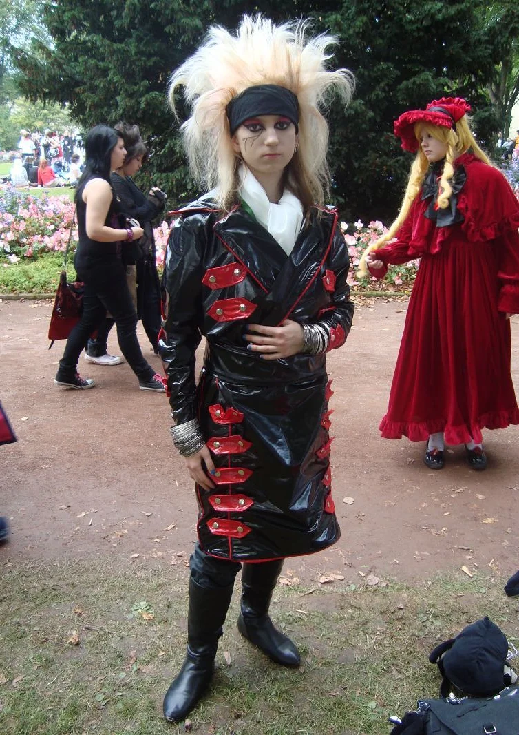 Cosplay-Cover: hide WEEK END