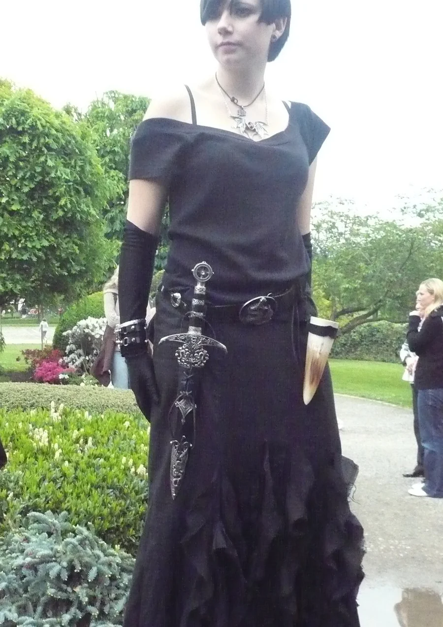Cosplay-Cover: Die Gräfin der schwarzen Garde