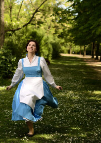 Cosplay-Cover: Belle [Blue Peasant Dress]