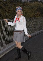 Cosplay-Cover: Austauschschülerin Rikku mit Naruto-St