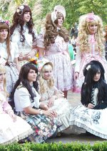 Cosplay-Cover: black and white striped ero lolita