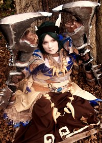 Cosplay-Cover: Draenei Schamane [T-Set 14]