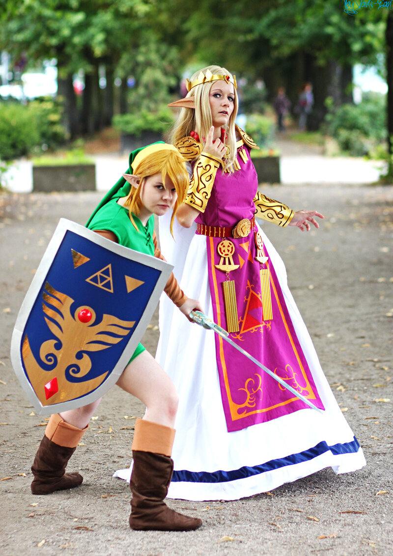 Cosplay-Cover: Prinzessin Zelda-Royal Dress (A Link to the Past)