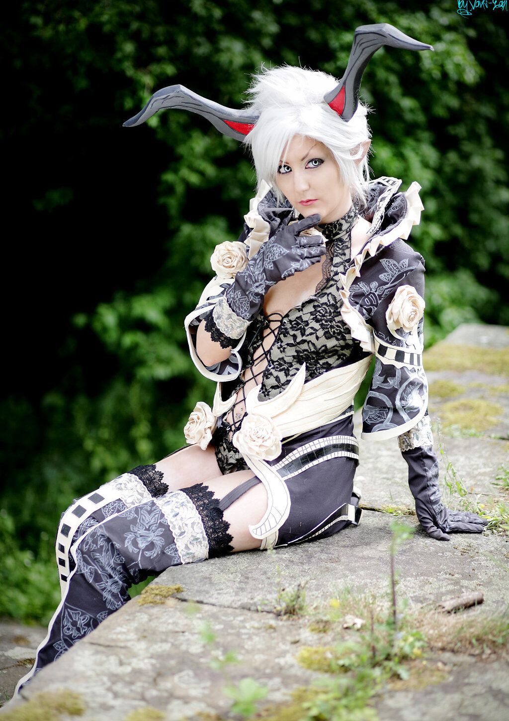 Cosplay-Cover: Castanic [Robe]