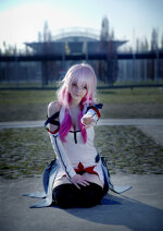 Cosplay-Cover: Inori Yuzuriha [White Suit]