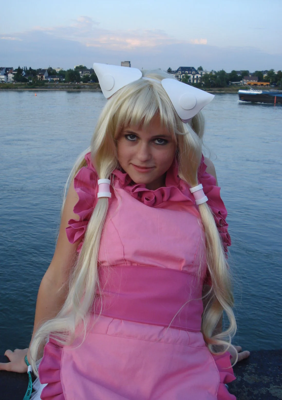 Cosplay-Cover: Chi (rosa Schürze)