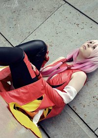 Cosplay-Cover: Inori Yuzuriha [Red Battlesuit]