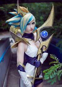 Cosplay-Cover: Elementalist Lux Storm