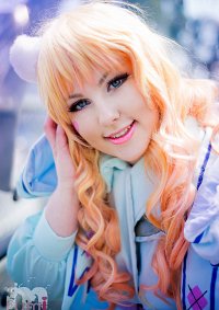 Cosplay-Cover: Sheryl Nome [White Bunny]