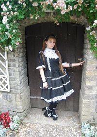 Cosplay-Cover: Black and White Gothic Lolita