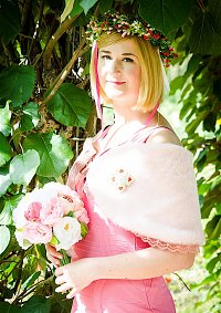 Cosplay-Cover: Caroline Channing -Brautjungfern Sophies Wedding-