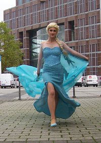 Cosplay-Cover: Queen Elsa of Arendelle ❆ Ice Dress