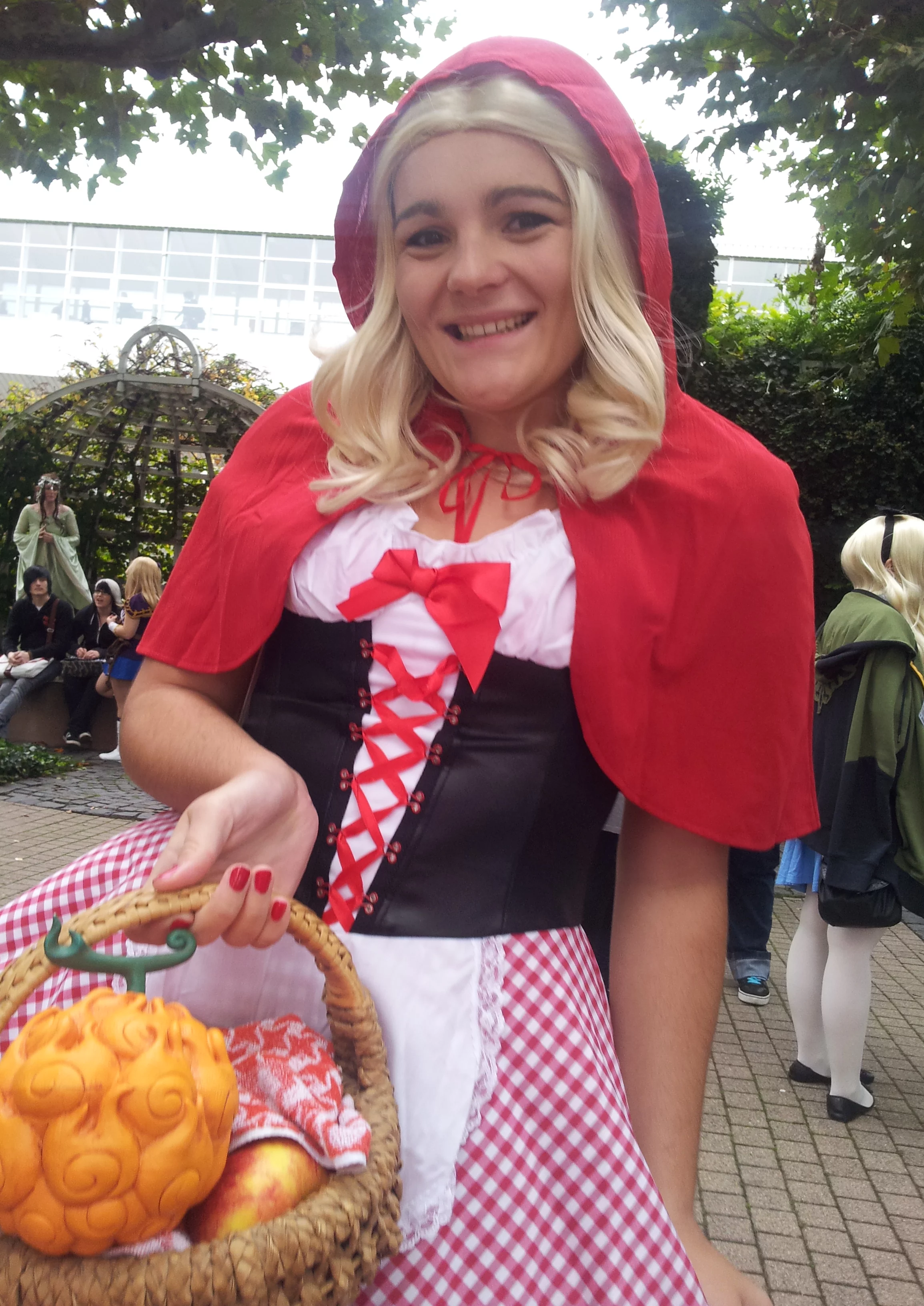 Cosplay-Cover: Rotkäppchen