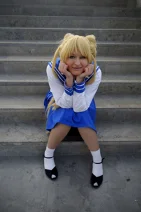 Cosplay-Cover: Usagi Tsukino erste Schuluniform