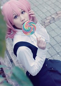 Cosplay-Cover: Karuta Roromiya (Schuluniform)