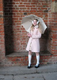 Cosplay-Cover: pale pink Winter Lolita