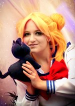 Cosplay-Cover: Usagi Tsukino [Winterschuluniform]