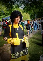 Cosplay-Cover: Trafalgar Law (Afro-Hausfrauen Version)