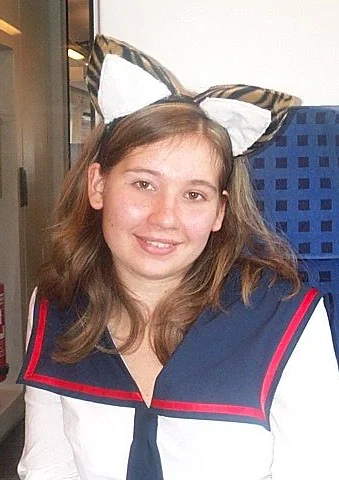 Cosplay-Cover: Catgirl in Schuluniform