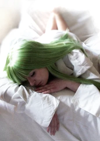 Cosplay-Cover: C. C. (Lelouch's Chemise)