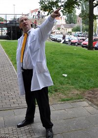 Cosplay-Cover: Dr. Norton-tan