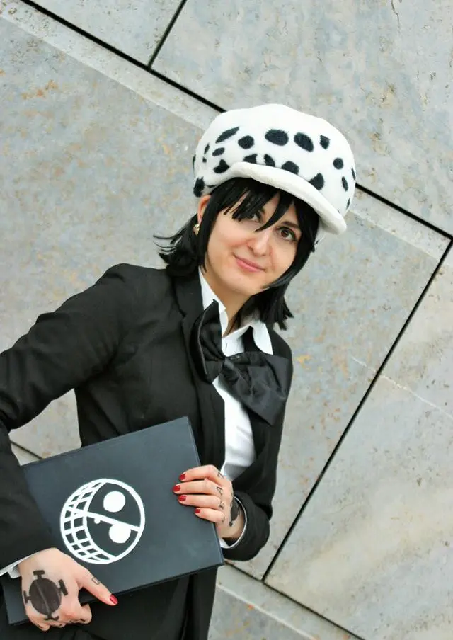 Cosplay-Cover: Trafalgar D. Water Law Female » Schuluniform