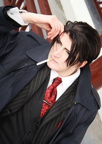 Cosplay-Cover: Ryuichi Asami (Trenchcoat)