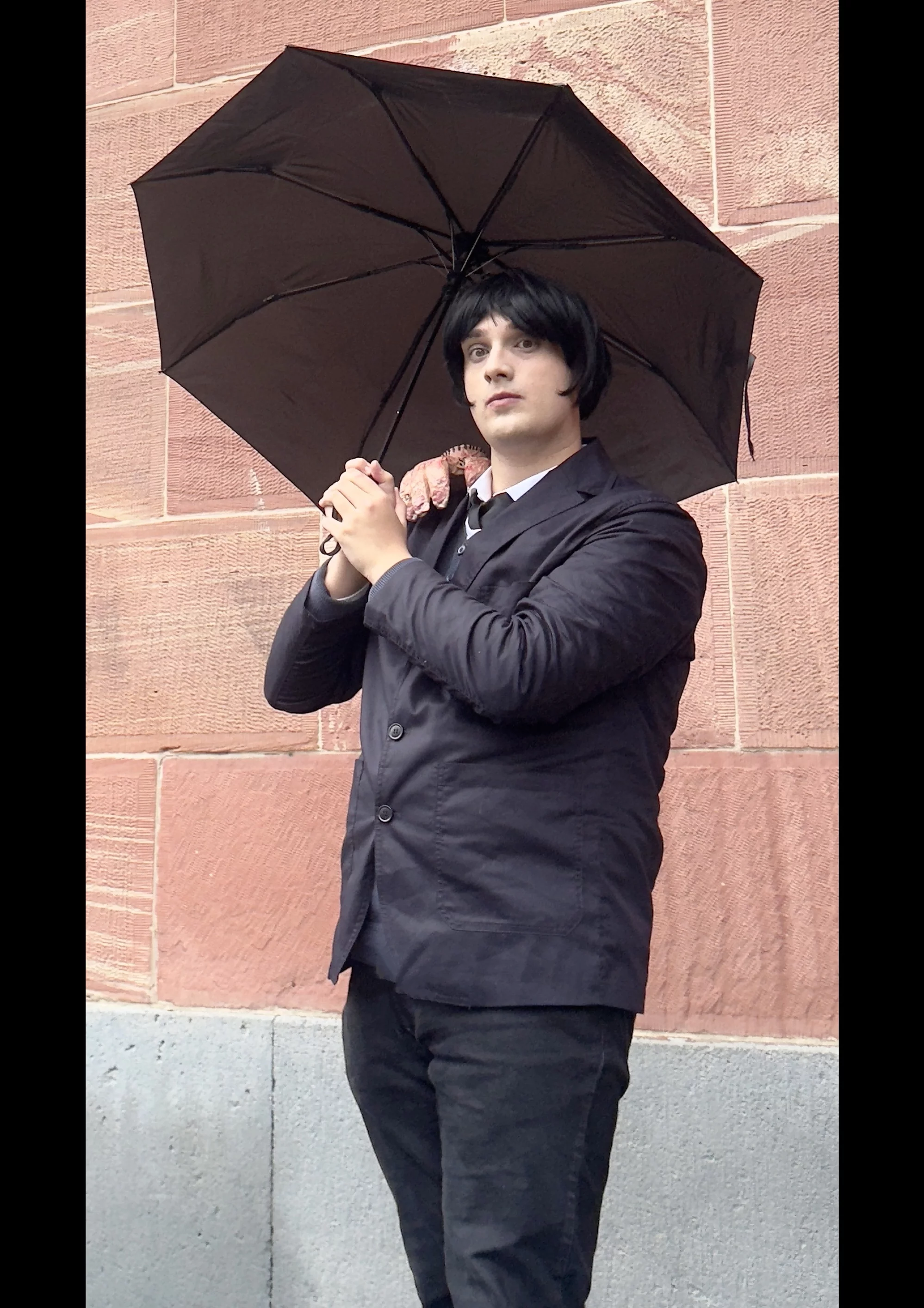 Cosplay-Cover: Wednesday (male version)