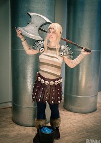 Cosplay-Cover: Astrid Hofferson Part.1
