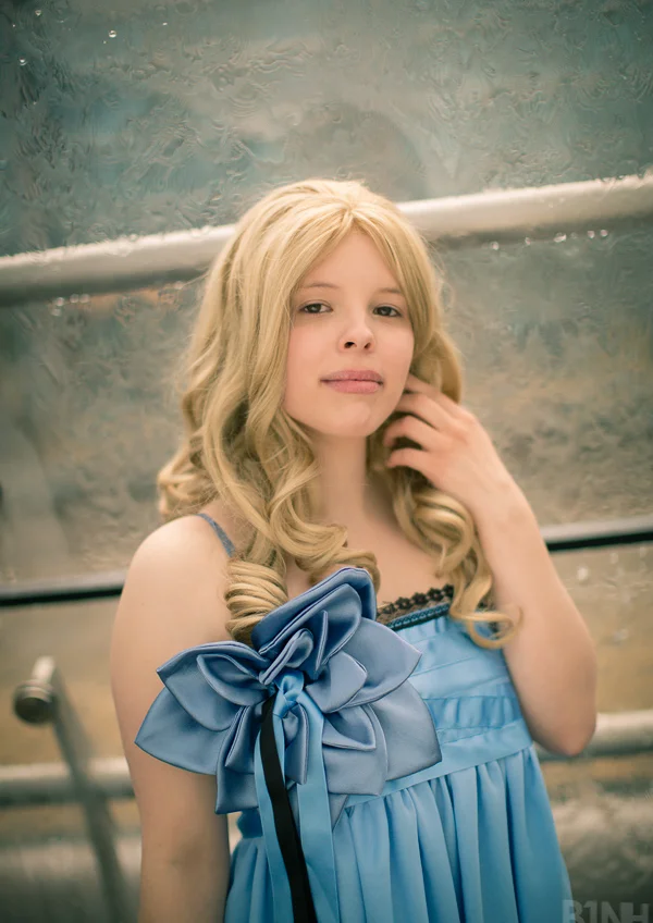 Cosplay-Cover: Alice Kingsleigh [Tim Burton - Tea Party]