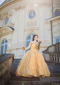 Cosplay-Cover: Belle [Ballkleid]