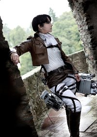 Cosplay-Cover: Levi ~ Scouting Legion ~
