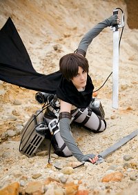 Cosplay-Cover: Eren Yeager (立体機動特務兵)