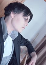 Cosplay-Cover: Levi (Suit version)