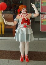 Cosplay-Cover: Pennywise [Sailor Moon Outfit]