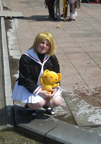 Cosplay-Cover: Sakura in Schulunivorm